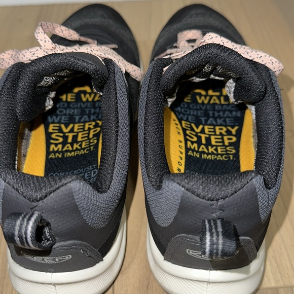 KEEN Women's Terradora Flex WP Hiking Shoes - Black/Peachy - Picture 10 of 10